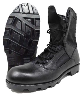 隊員の多くが履くブーツ（戦闘靴2型）は過酷な地形・環境を克服する