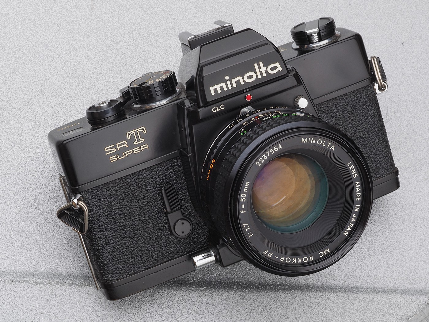 MINOLTASRT101とOLYMPUSのカメラです。 Olympus OM-1 vs Minolta SRT