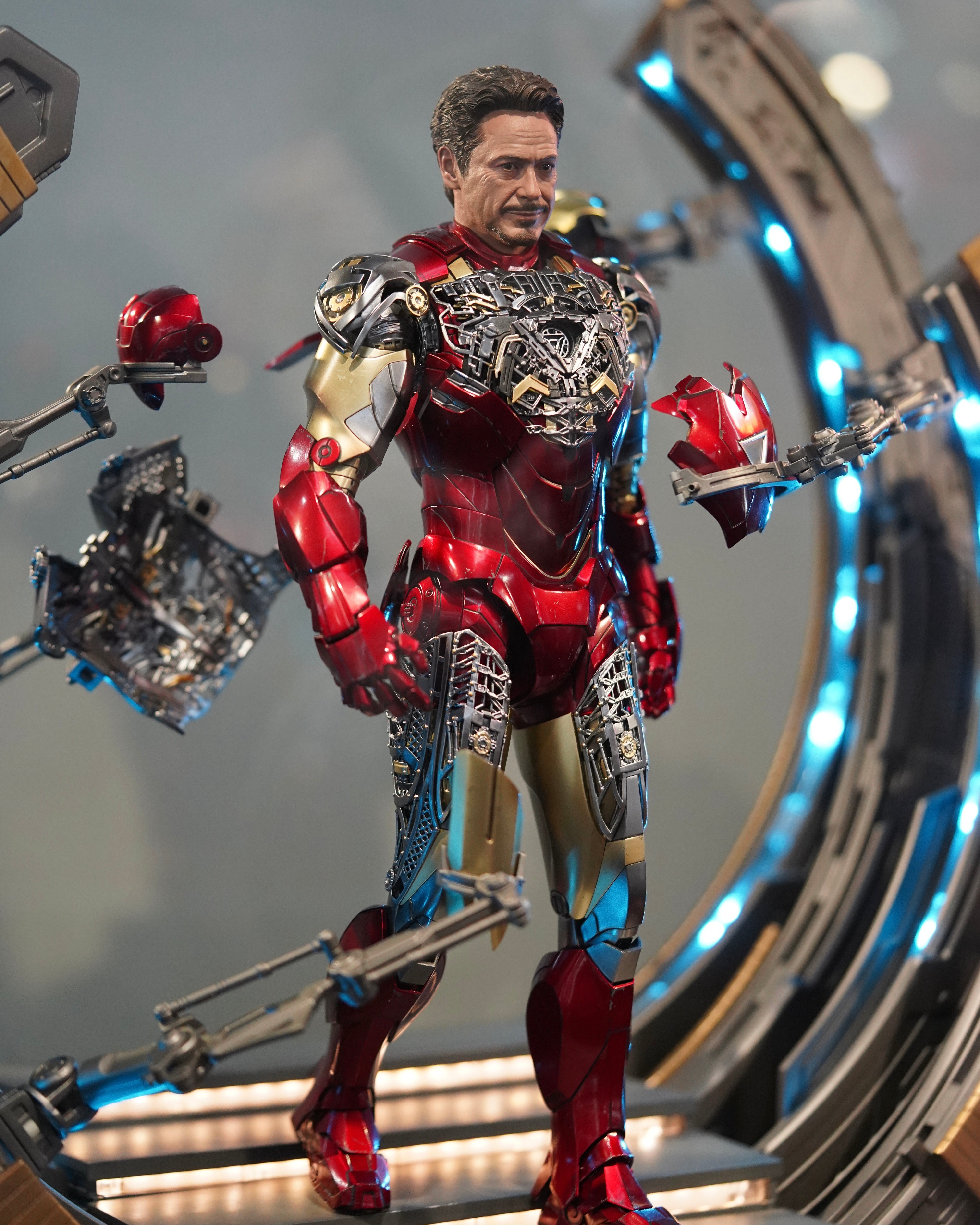 Hot Toys MMS688D53 The Avengers Iron Man Mark VI (2.0) With Suit
