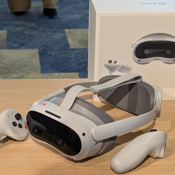 中古【PICO】VRヘッドセット＋モーショントラッカー 説明書・充電器