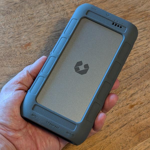 最大16TBを手軽に持ち運べるポータブルNAS「UnifyDrive UT2」レビュー