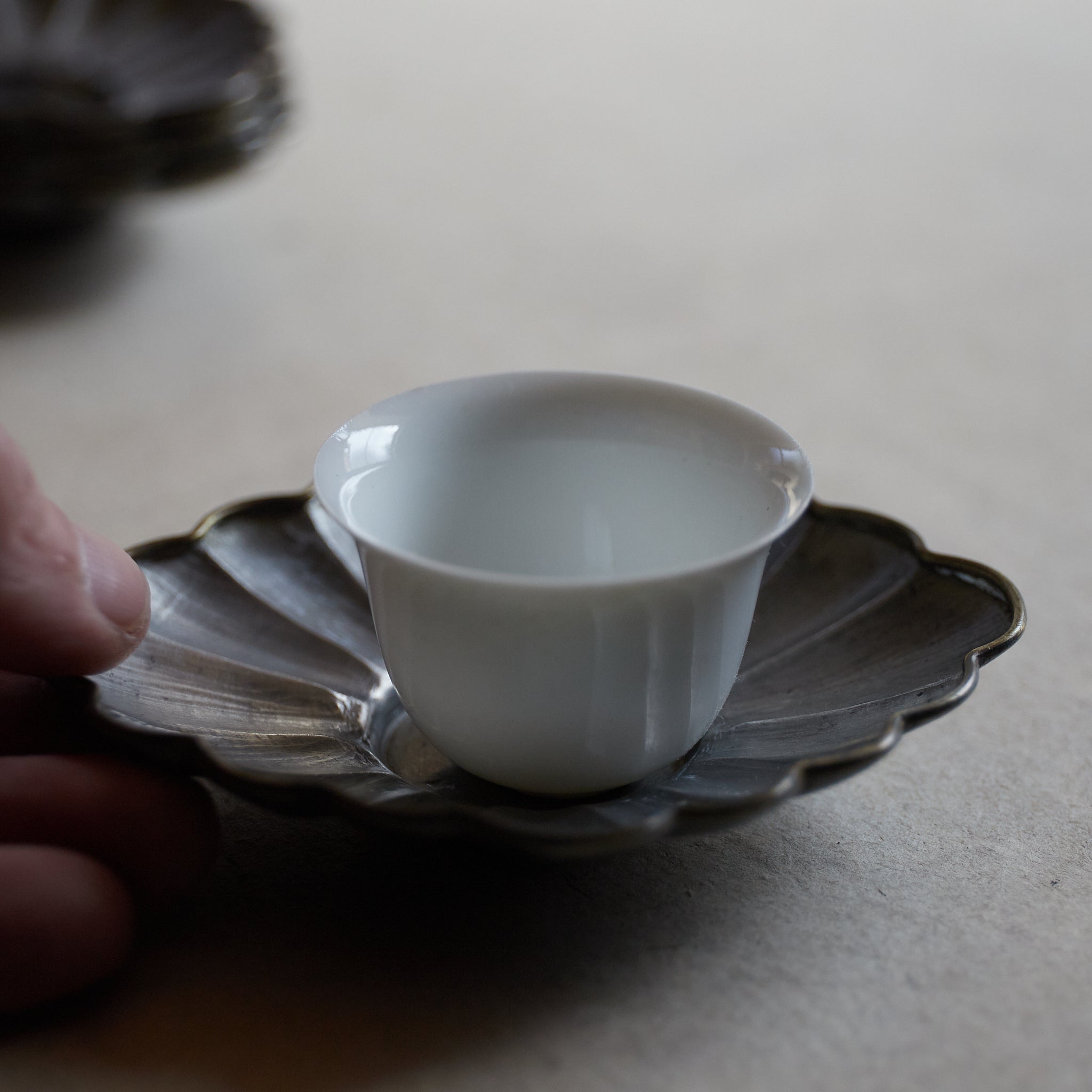 茶托5客，古銅製，在銘「昌晴正」古美術品。 茶托5客，古銅製，在銘