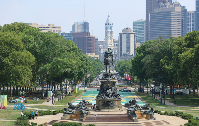 三角形切手を 一気に24種未使用です！世界各地から！レアな南マルク