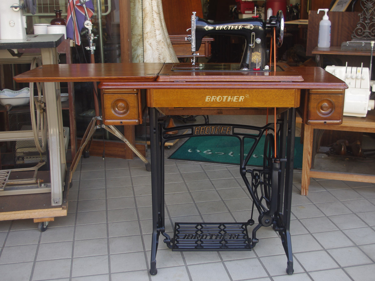 No.699 BROTHER ブラザー製 家庭用足踏みミシン：アンティークミシン