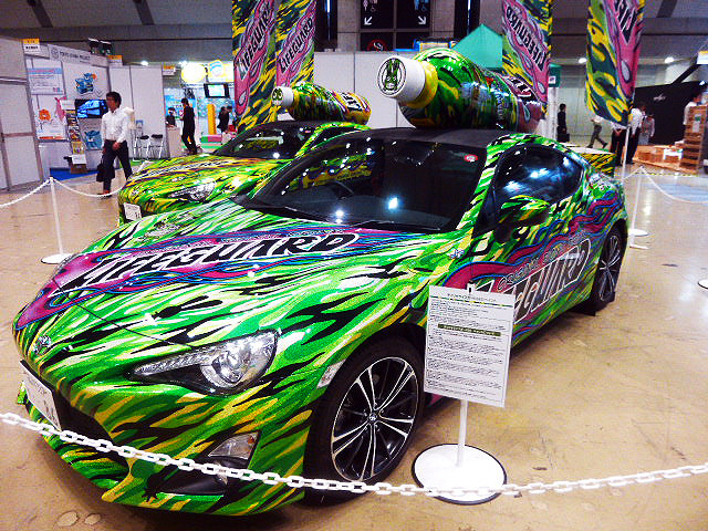 東京おもちゃショー2015】贅沢！「ライフガード」塗装のトヨタ86が会場