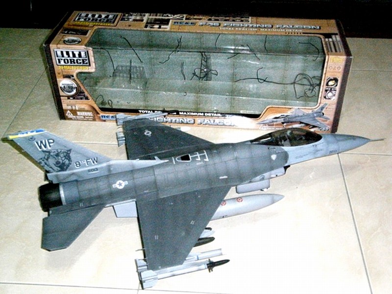 エリートフォース F-16fighting falcon戦闘機 1/18 希少品 エリート
