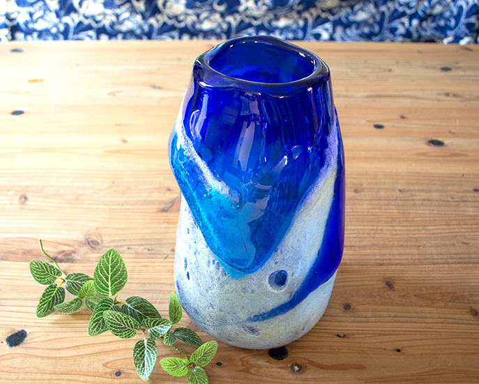 稲嶺盛吉泡ガラス花器翠