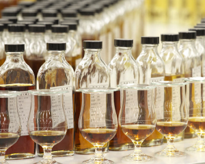 サントリーウイスキー 響 数量限定 ウイスキー サントリー ブロッサム