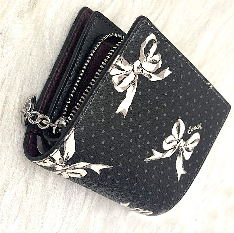 COACH 二つ折り財布 リボンデザイン COACH 二つ折り財布 リボン