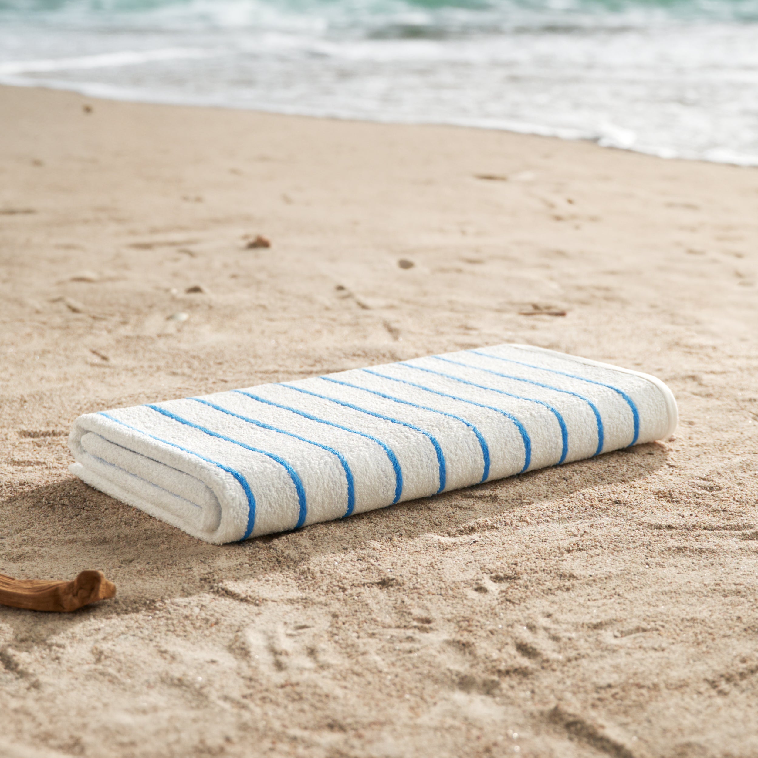 Splash Stripe Pool Towel – Bright, Soft & Absorbent