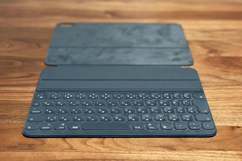 11インチiPad Pro（第2世代）用Smart keyboard Folio 【公式通販】
