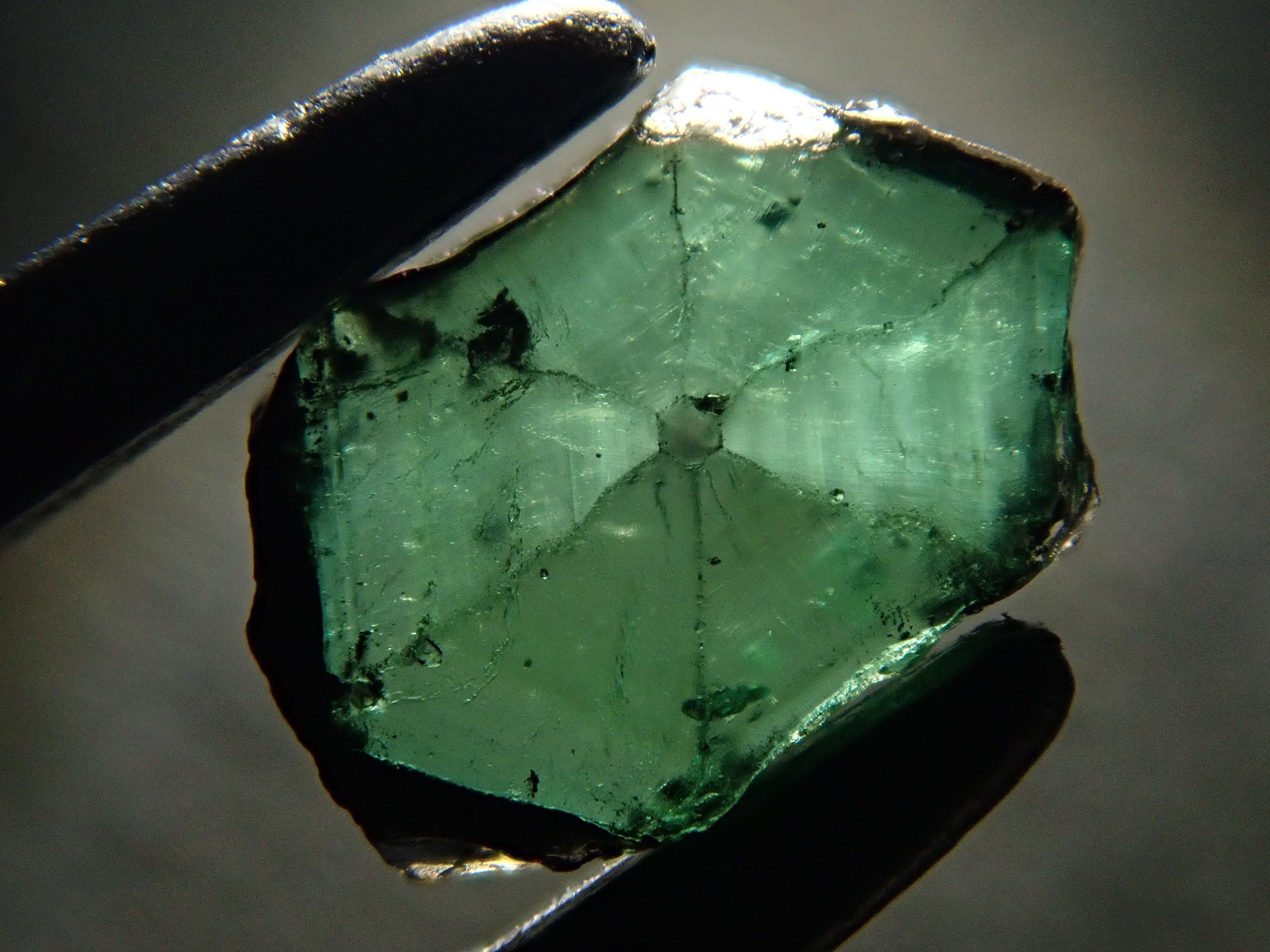 コロンビア産トラピッチェエメラルド 0.372ctルース