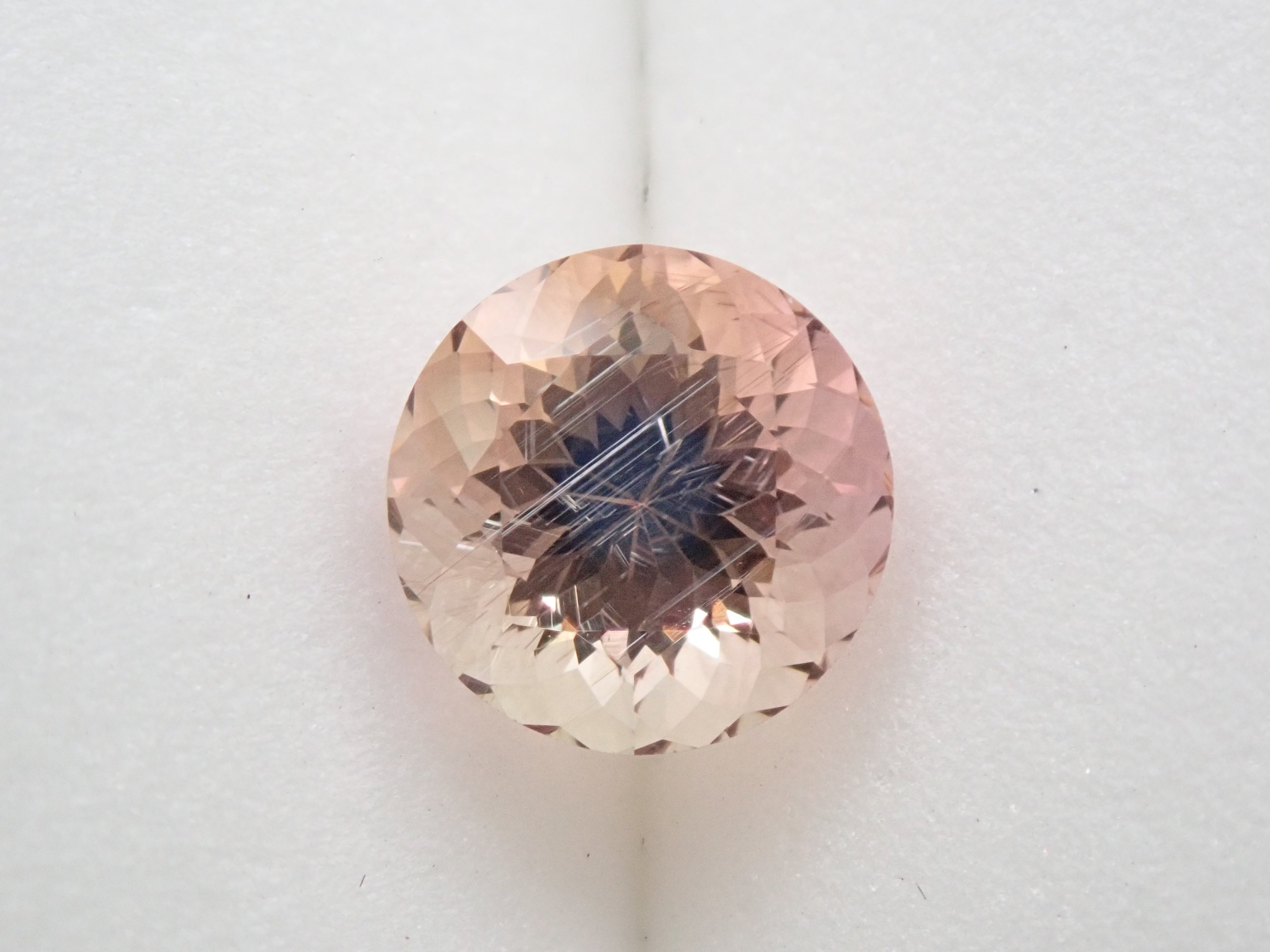 タンザニア産ピンクゾイサイト 6.6mm/1.393ctルース（ピーチタンザナイト）