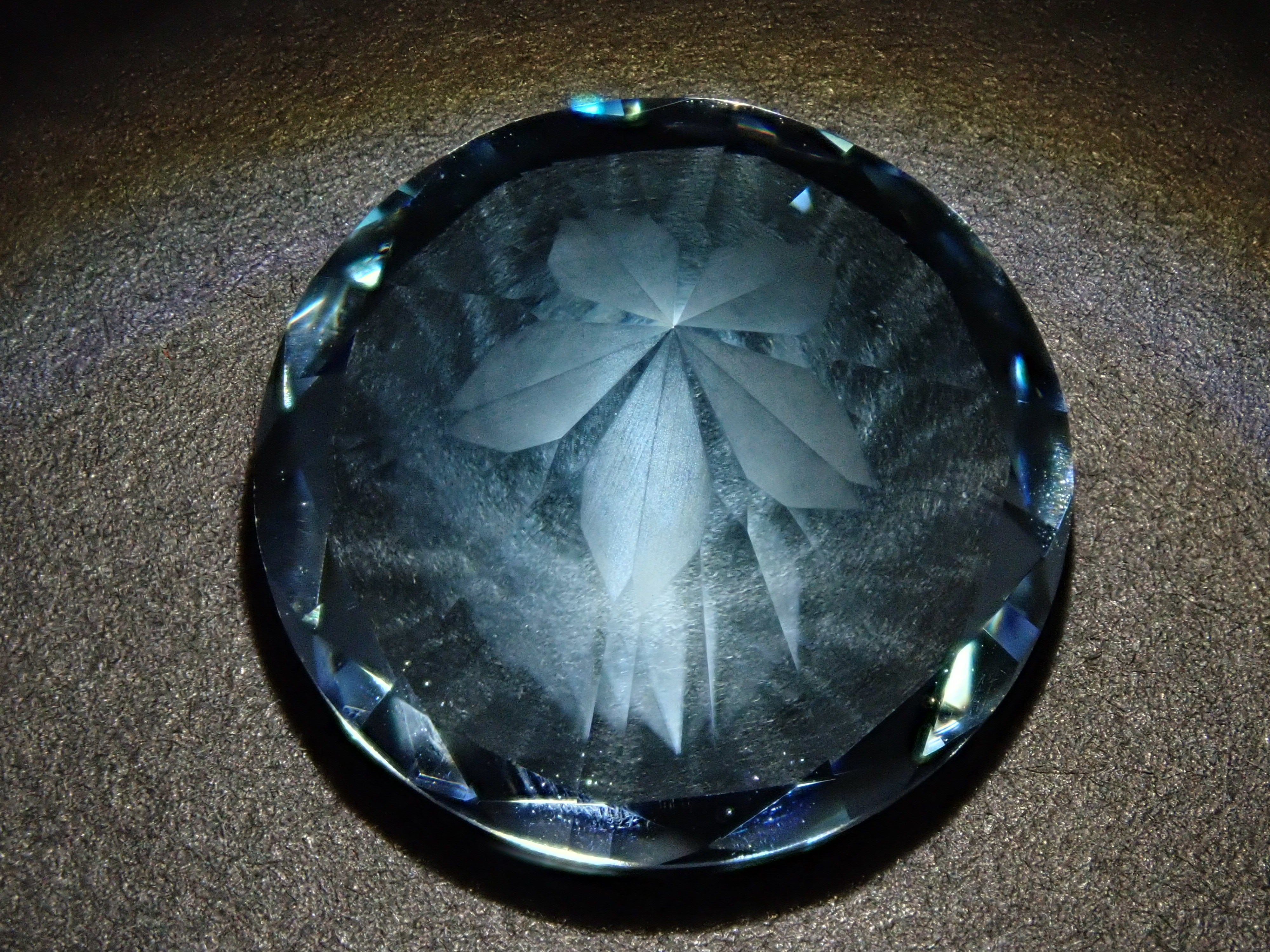 さくらインカット】ブラジル産ブルートパーズ 16mm/15.329ctルース