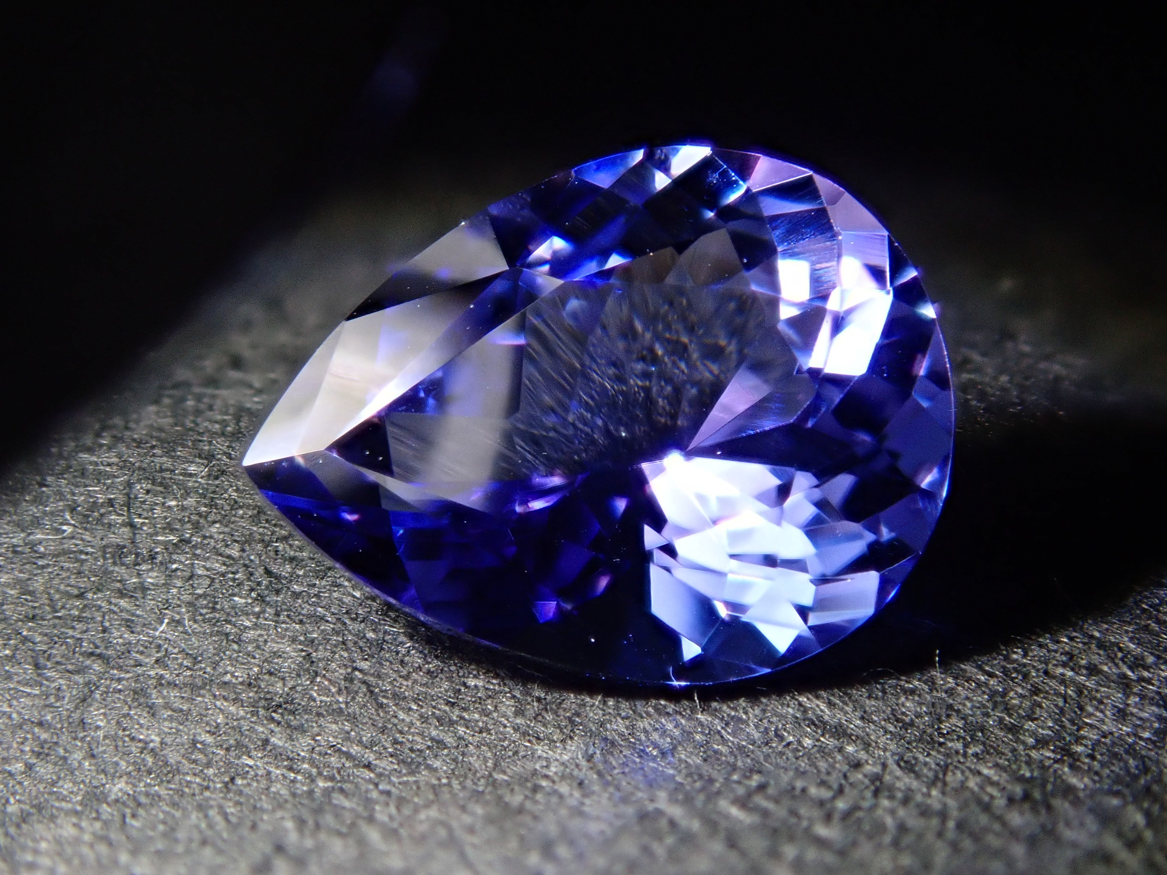 タンザニア産タンザナイト 0.730ctルース