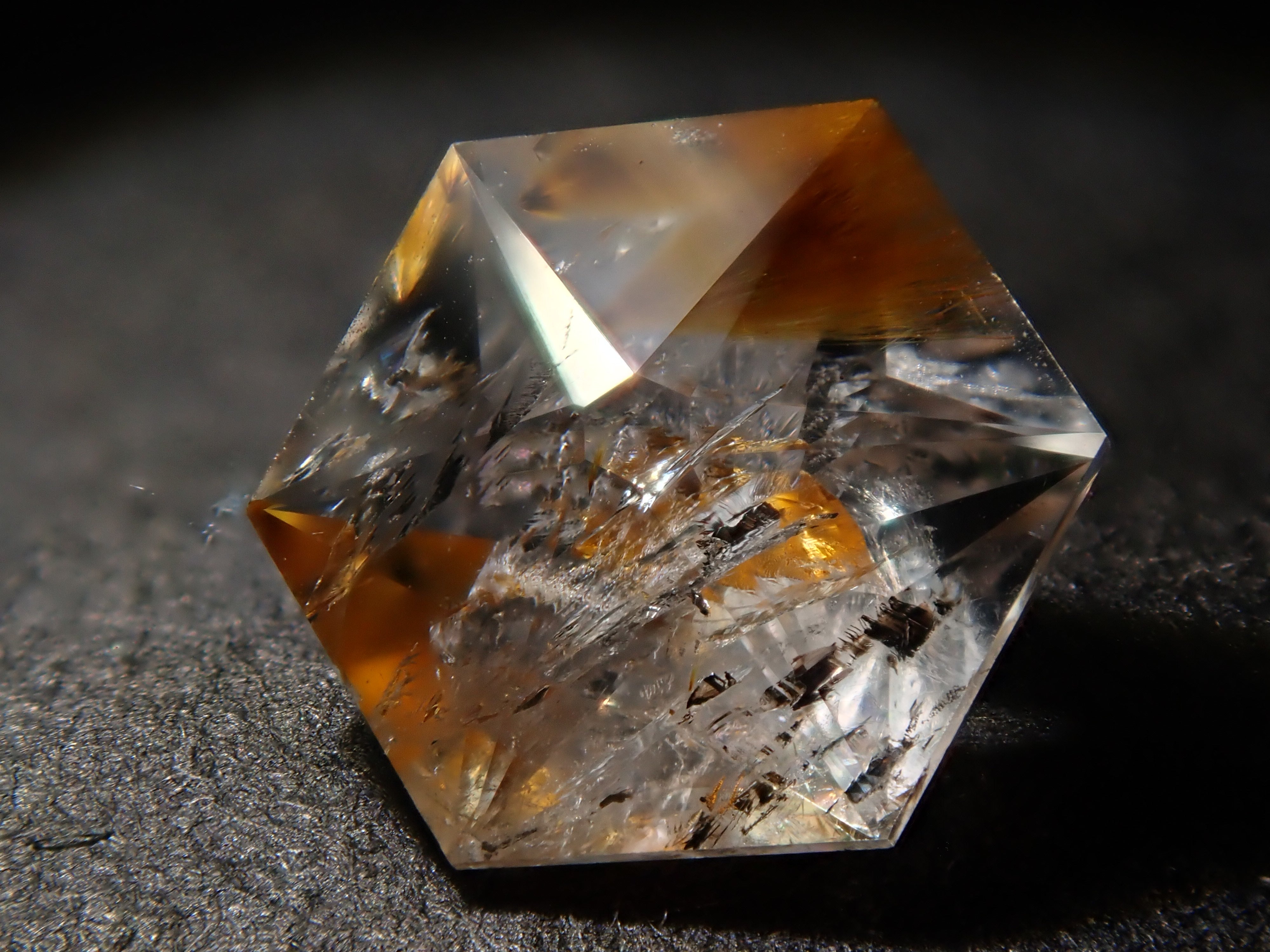 ブラジル産ゲーサイトインアメジスト 0.806ctルース