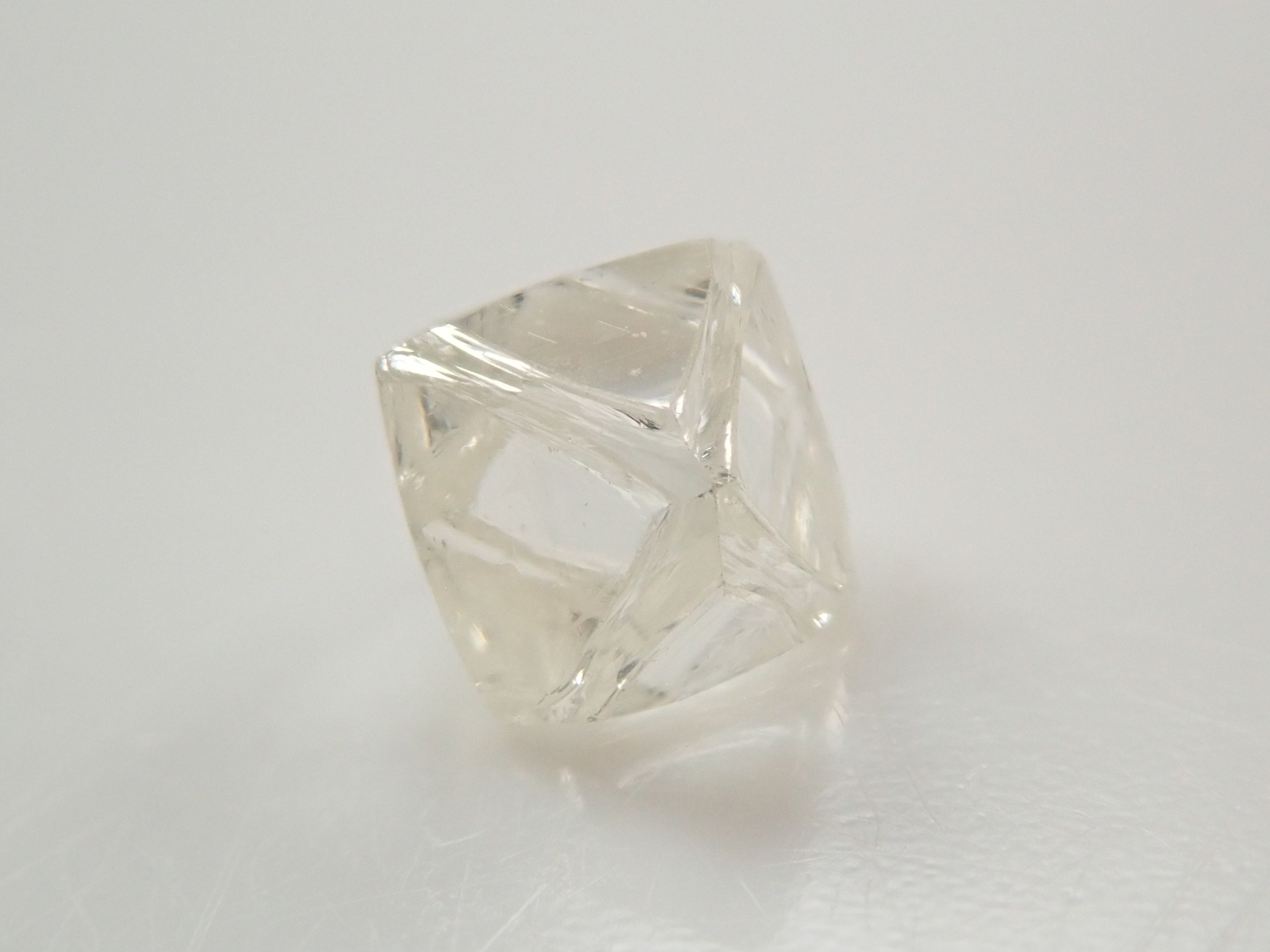 ロシア産ダイヤモンド原石（ソーヤブル） 0.509ct原石（トライゴン）