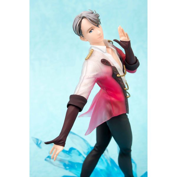 フィギュア: ユーリ!!! on ICE ヴィクトル・ニキフォロフ ※キャラアニ