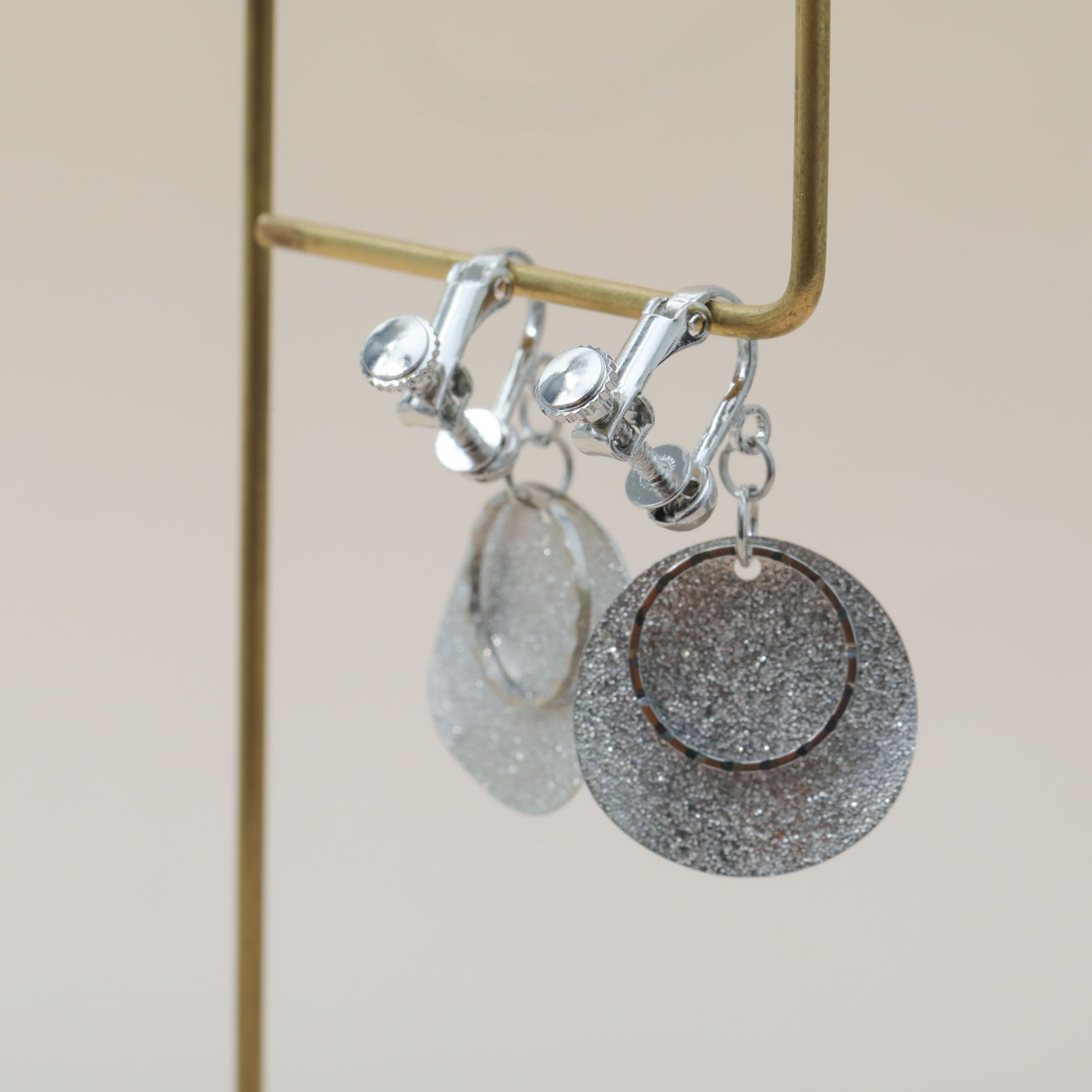 4個入り】ネジバネ式イヤリング 玉ブラ カン付き 14×16mm シルバー