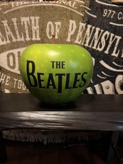 THE BEATLES Apple STATUE COLOUR Ver. - メルカリ