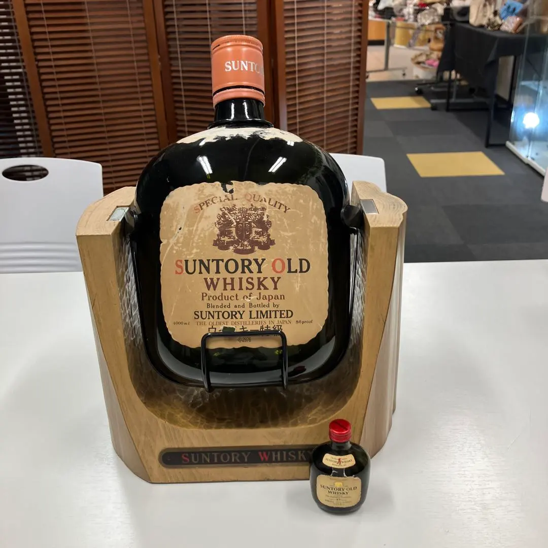 未開封サントリーウイスキー SUNTORY WHISKY 飾台 4000ml