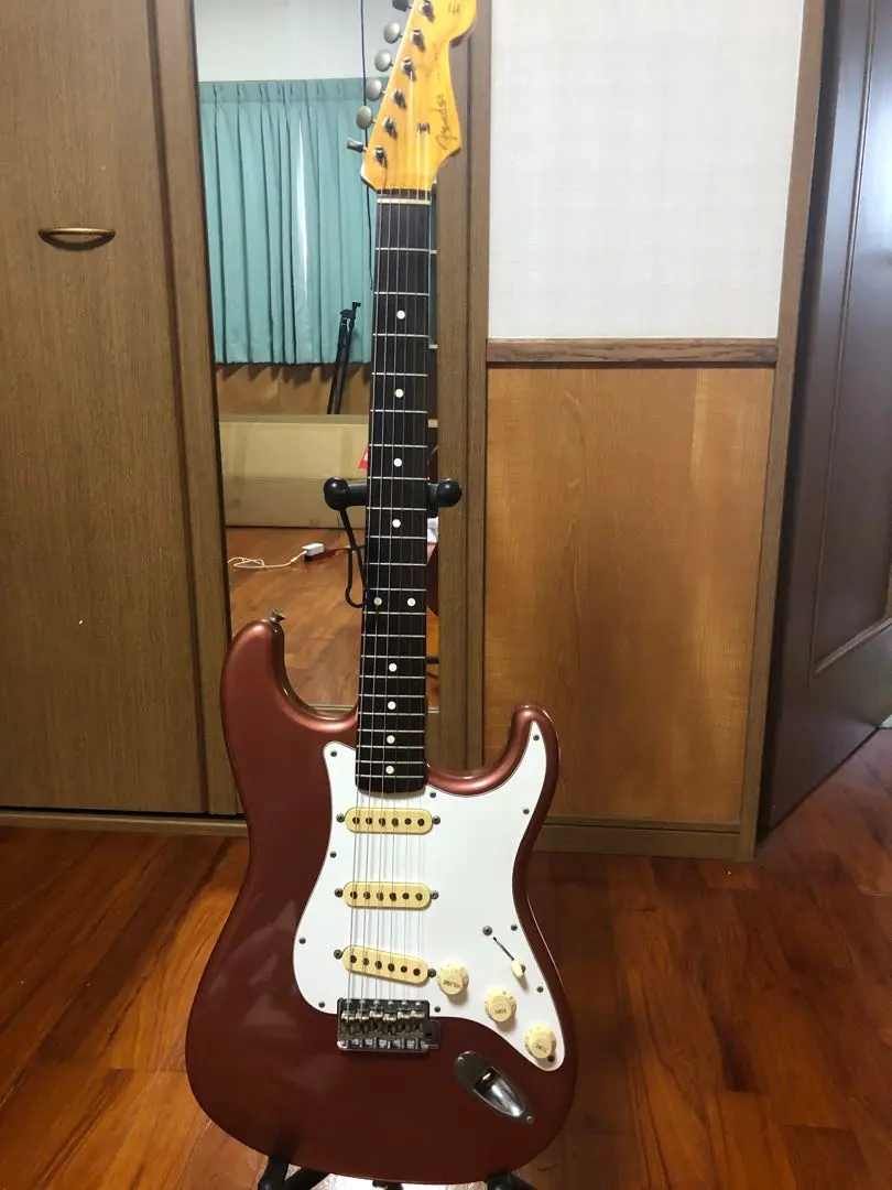 h*4様 Squier Affinity Stratocaster 色:バーガン