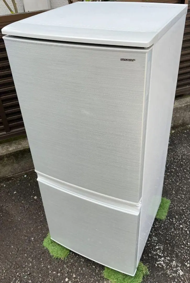①✨2018年製✨2389番 SHARP✨ノンフロン冷凍冷蔵庫✨SJ-D14D-S‼️