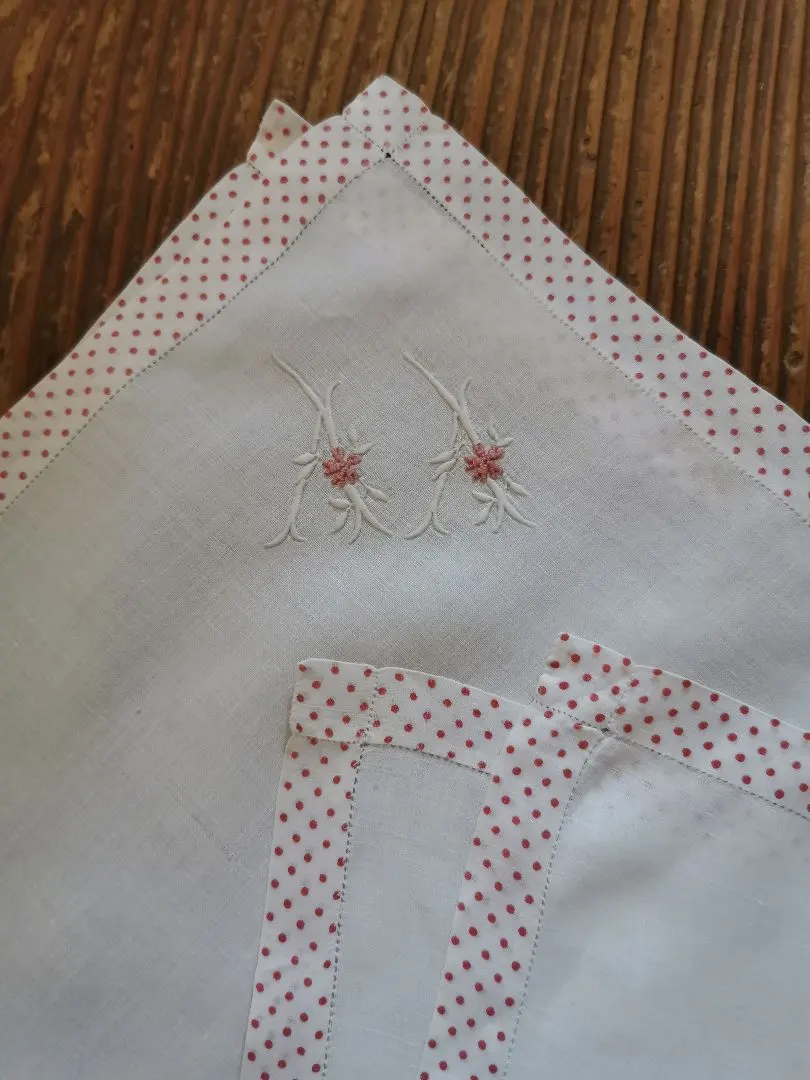 アンティークニードルクロスポイント草原のシマリス麻クロス 蒲公英