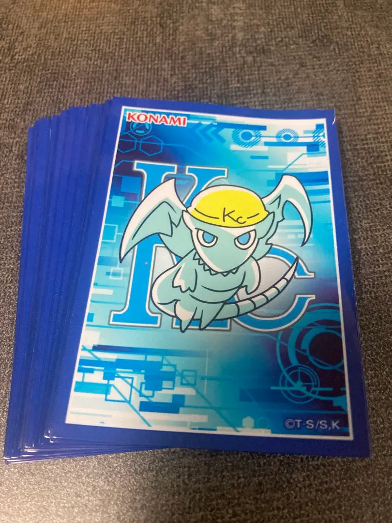 激レア】遊戯王 公式 未開封 ちびブルーアイズ スリーブ 光沢 40枚