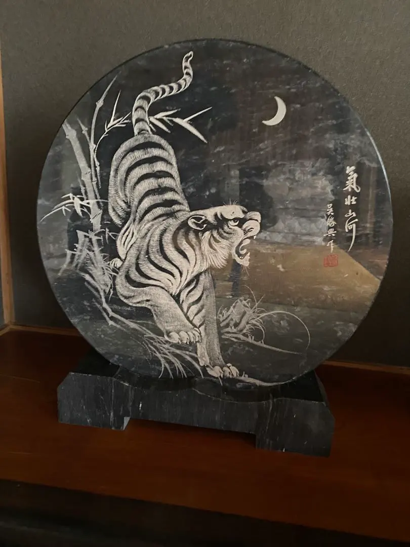 虎 大理石 台付き 古美術品 骨董品 縁起物 置物 大理石 石板彫刻 松鶴