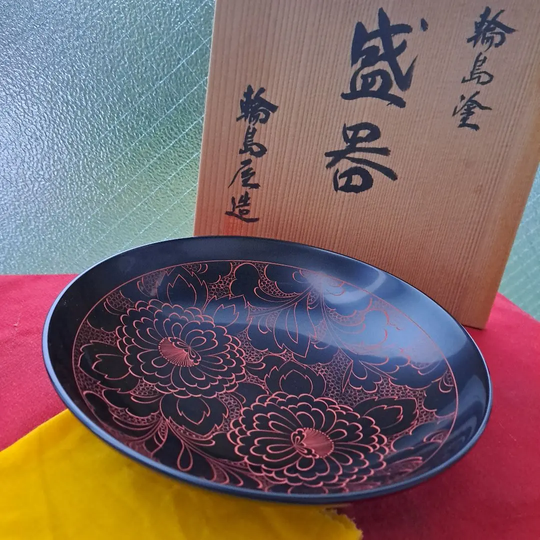 天然木製漆塗 輪島塗 黄漆塗沈金 角盆 芽松模様 本堅