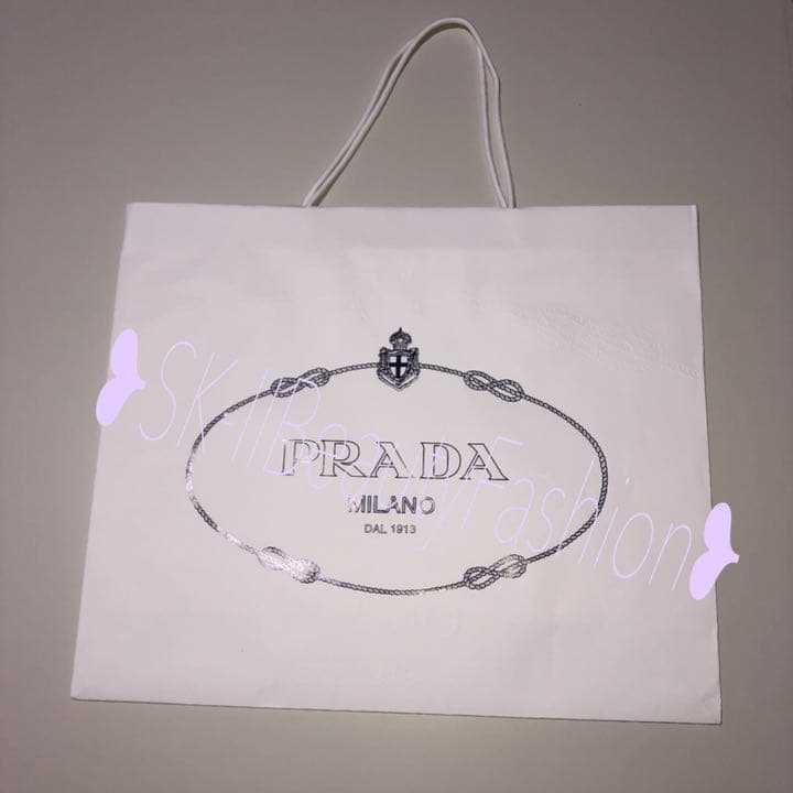 PRADA ショップ袋　ショッパー　特大 PRADA - プラダ/PRADA 紙袋 ショ袋 ショッパー 白/大小4枚セットの通販