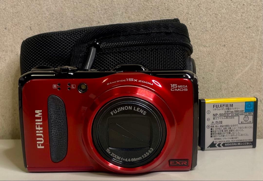Fujifilm FINEPIX F550EXR コンパクトデジタルカメラ Amazon.co.jp: FUJIFILM デジタルカメラ FinePix F550EXR レッド FX