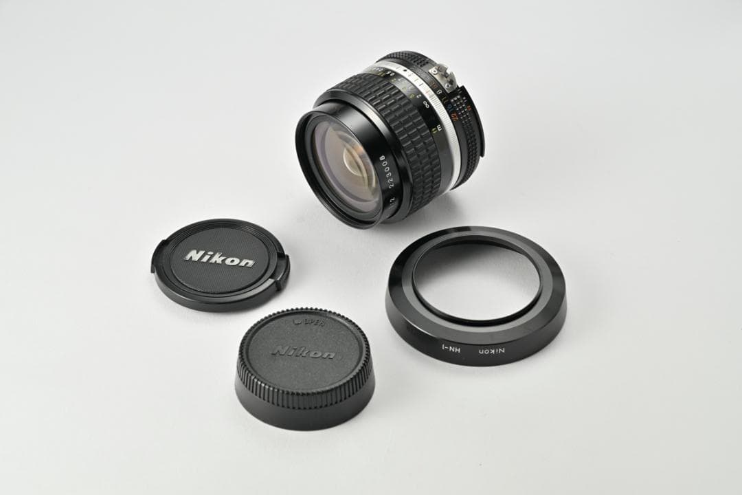 ニコン Ai Nikkor 24mm F2S フード付き ニコン Ai Nikkor 24mm F2.8S フード付き