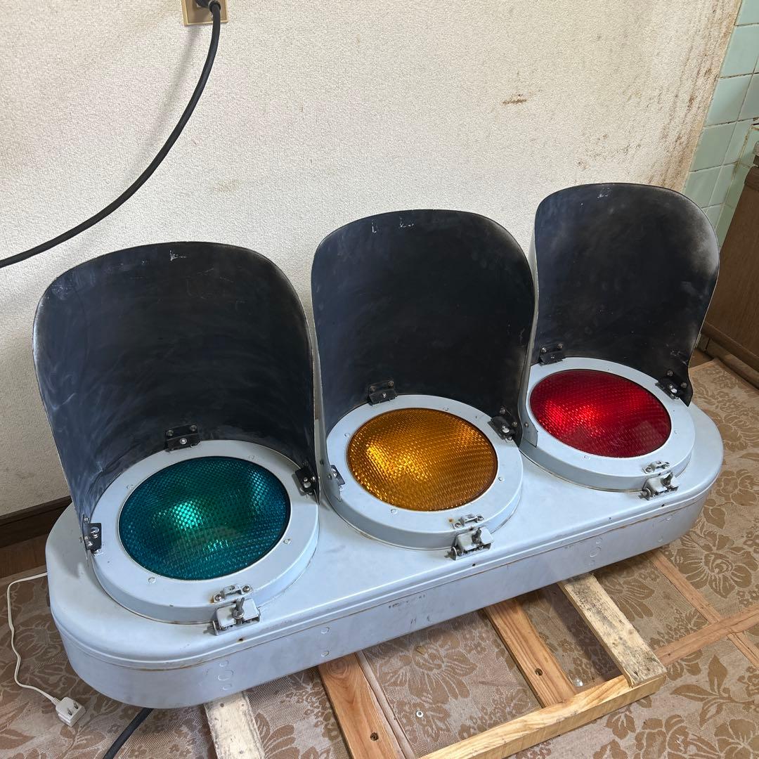 ジャンク】歩行者用 信号機【大型 信号灯機 実機 レトロ 本物 信号器