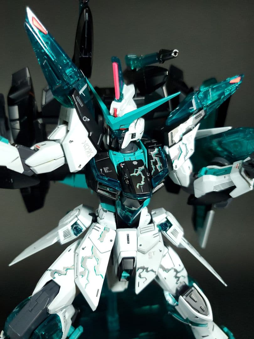 MGガンプラ ジャスティスガンダム 全塗装 クロスコントラスト　初音ミクカラー