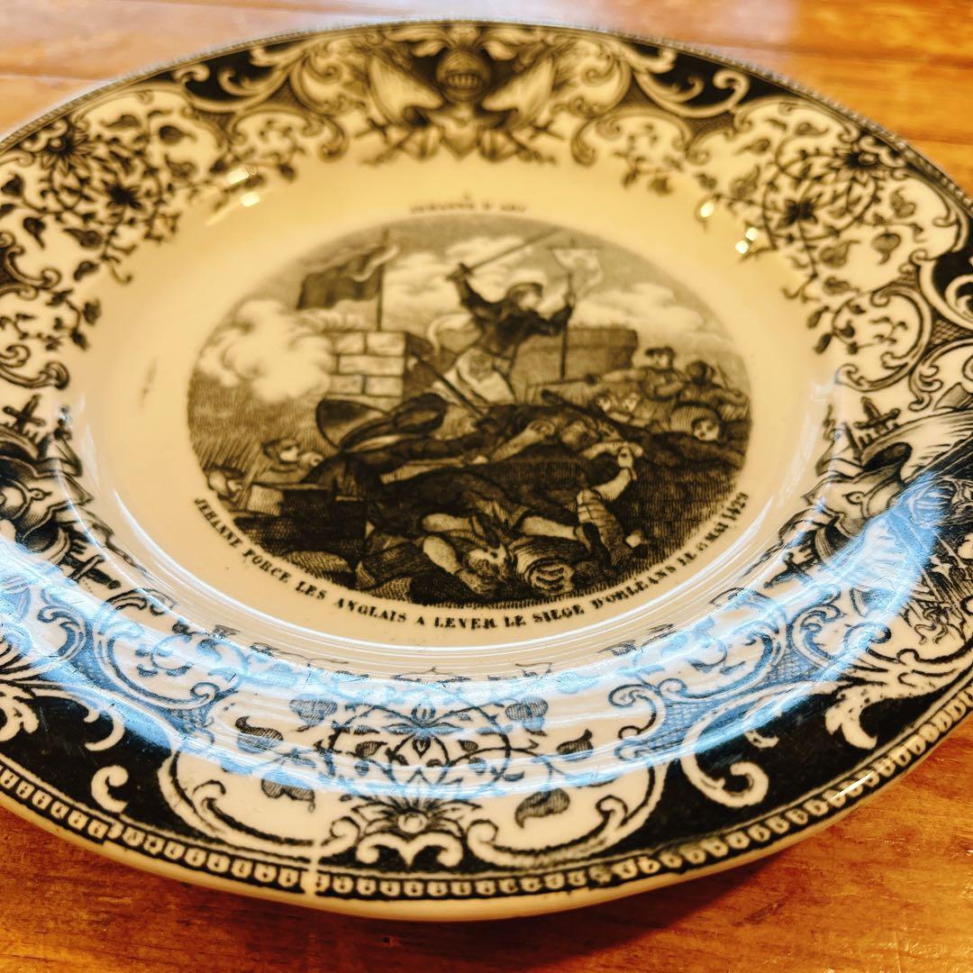 B クレイユエモントロー ジャンヌダルクのデザートプレート