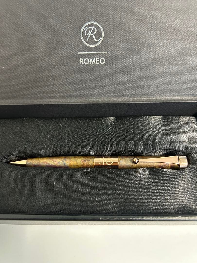 伊東屋 ROMEO　No.3 ボールペン　細軸　斑紋孔雀色ヴィンテージローズ ROMEO No．3ボールペン 細軸 | 伊東屋オンラインストア