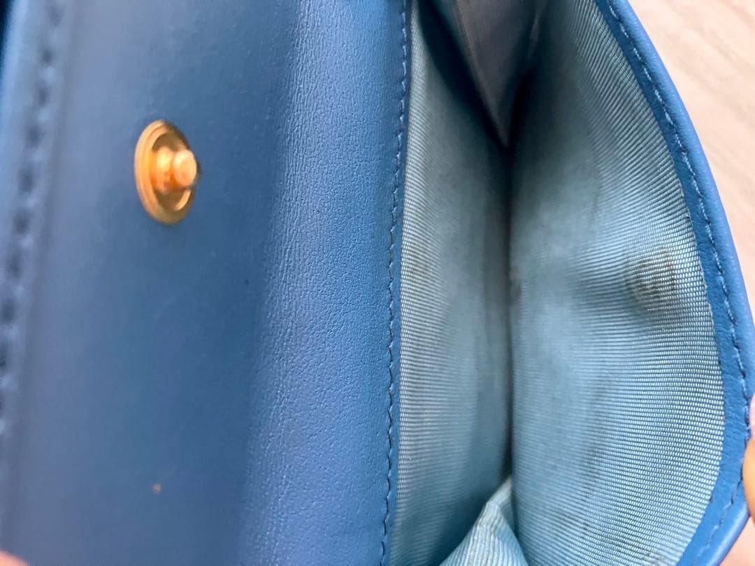 PRADA 二つ折り レザー財布 ブルー 水色 レディース