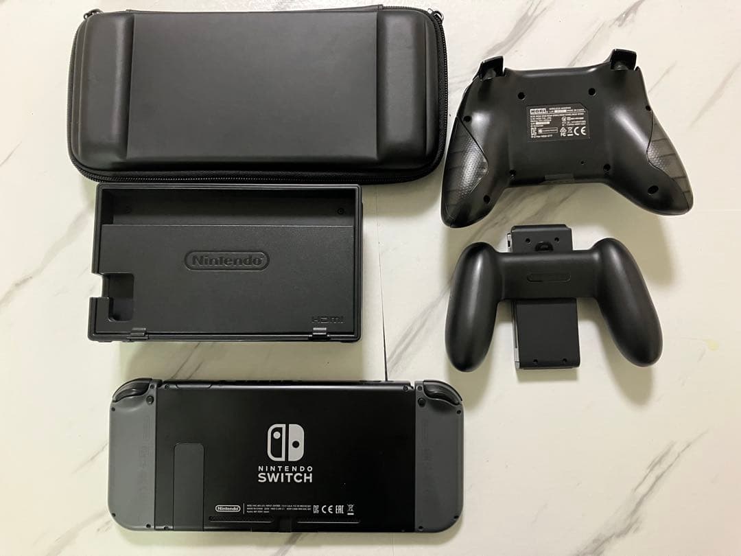 送料無料　美品　Nintendo Switch 本体 ホリコン付き