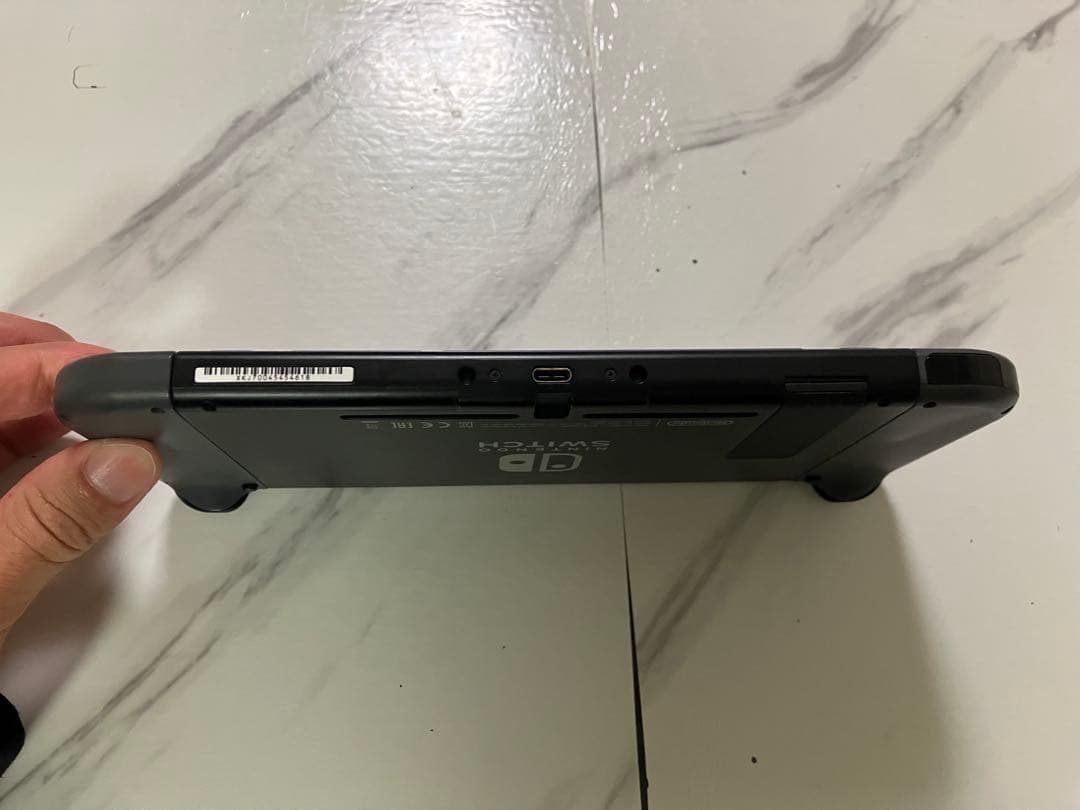 送料無料　美品　Nintendo Switch 本体 ホリコン付き