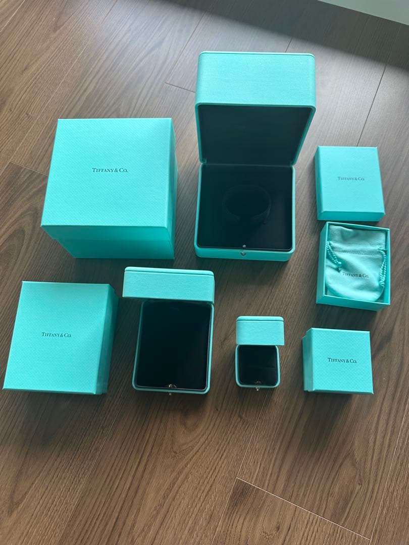 Tiffany 箱 Tiffany Facets:Tall Jewelry Box in Tiffany Blue® Leather | Tiffany