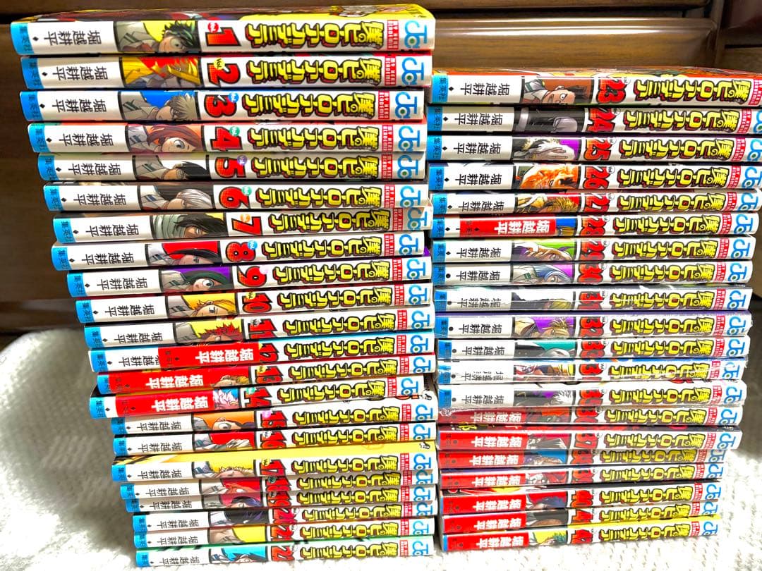 僕のヒーローアカデミア　全巻　1〜42 巻　未開封巻あり ヒロアカ』最終42巻の表紙公開。イラストは第1巻の構図をイメージ