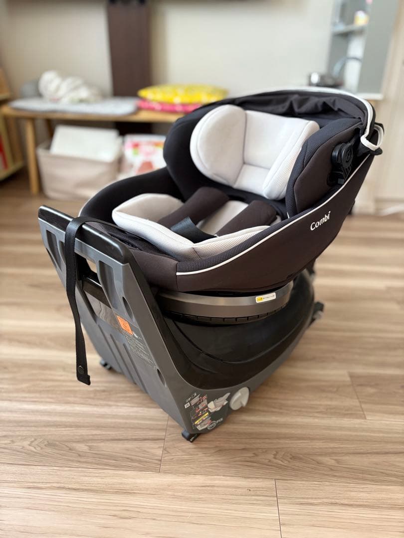 Combi 回転式チャイルドシート ブラック/グレー