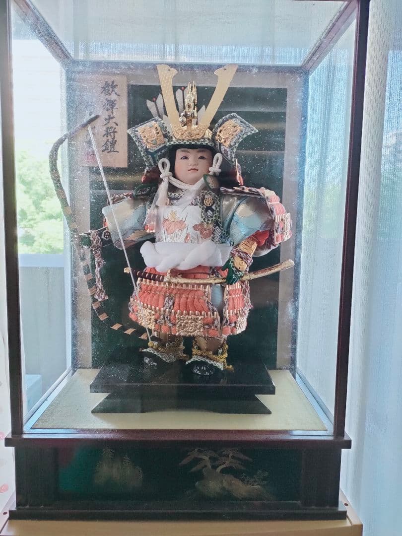 伝統的な御所人形 武士の衣装