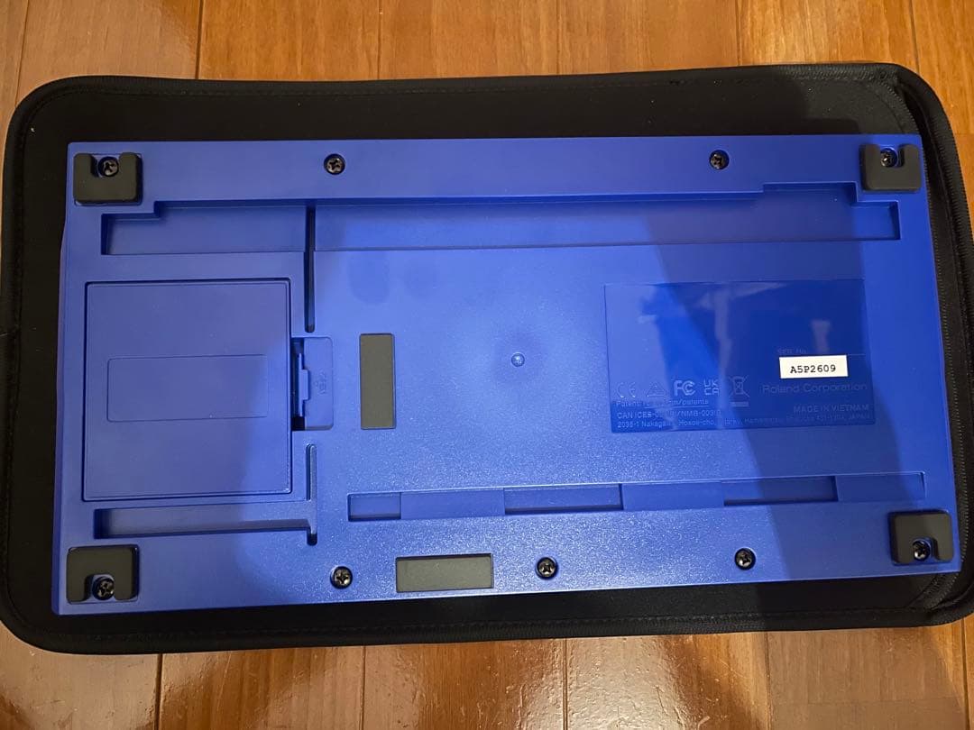 美品 Boss GT-1 【アダプター、雑誌付き】 美品 Boss GT-1