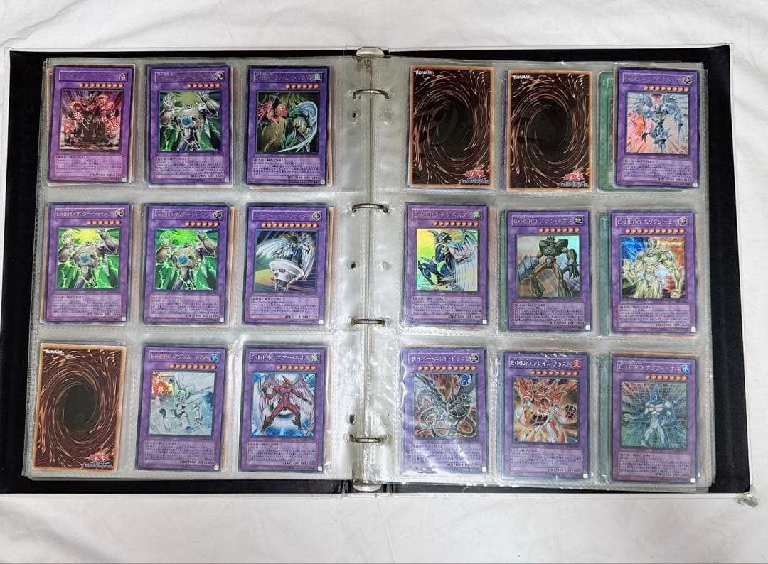 遊戯王　ファイル付き　キラカード大量