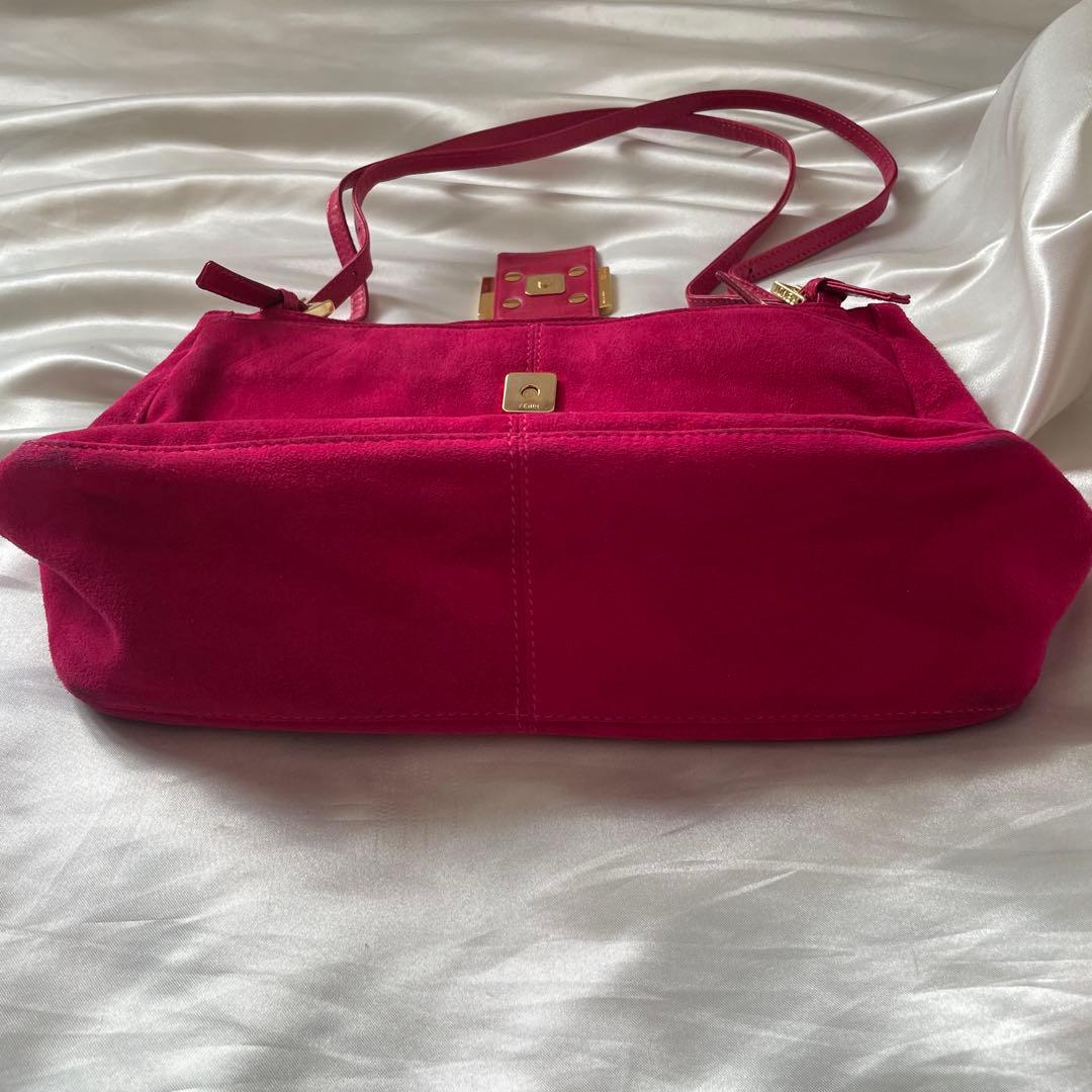 Fendi ピンク スエード ショルダーバッグ　マンマバケット