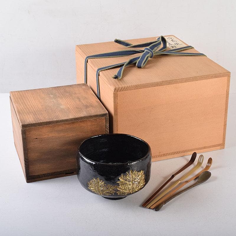 茶道具　若松文　黒楽茶碗　宗室　茶杓　三本　匙　一本　時代箱付　M　R8692B 茶道具 若松文 黒楽茶碗 宗室 茶杓 三本 匙 一本 時代箱付 M R8692B