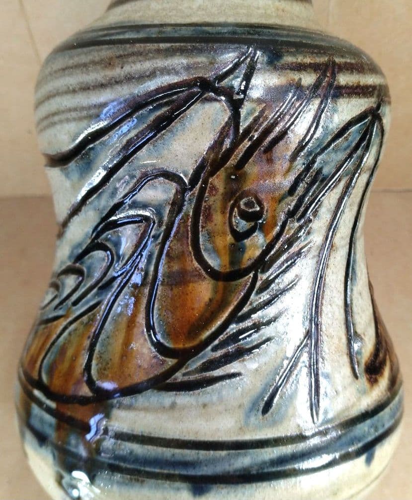 【本物保証】金城次郎 壷屋焼嘉瓶 共箱 栞 人間国宝 笑魚海老紋嘉瓶は激烈希少品